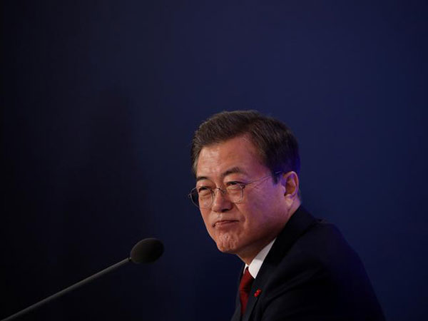 Moon vows pan-governmental effort against deadly virus from China
