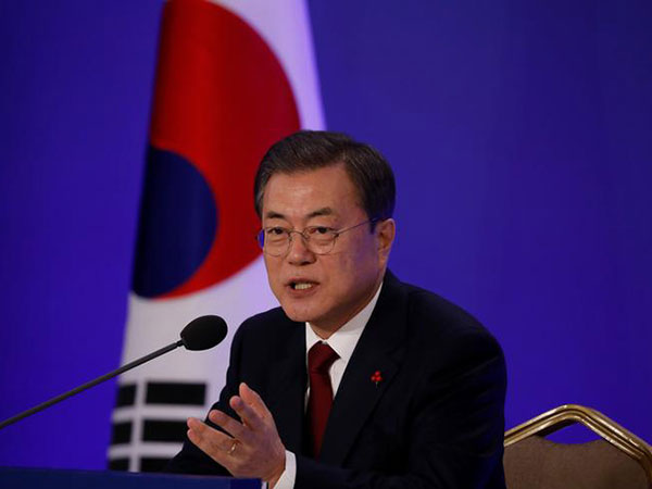 Moon to receive economic policy reports from ministries next week