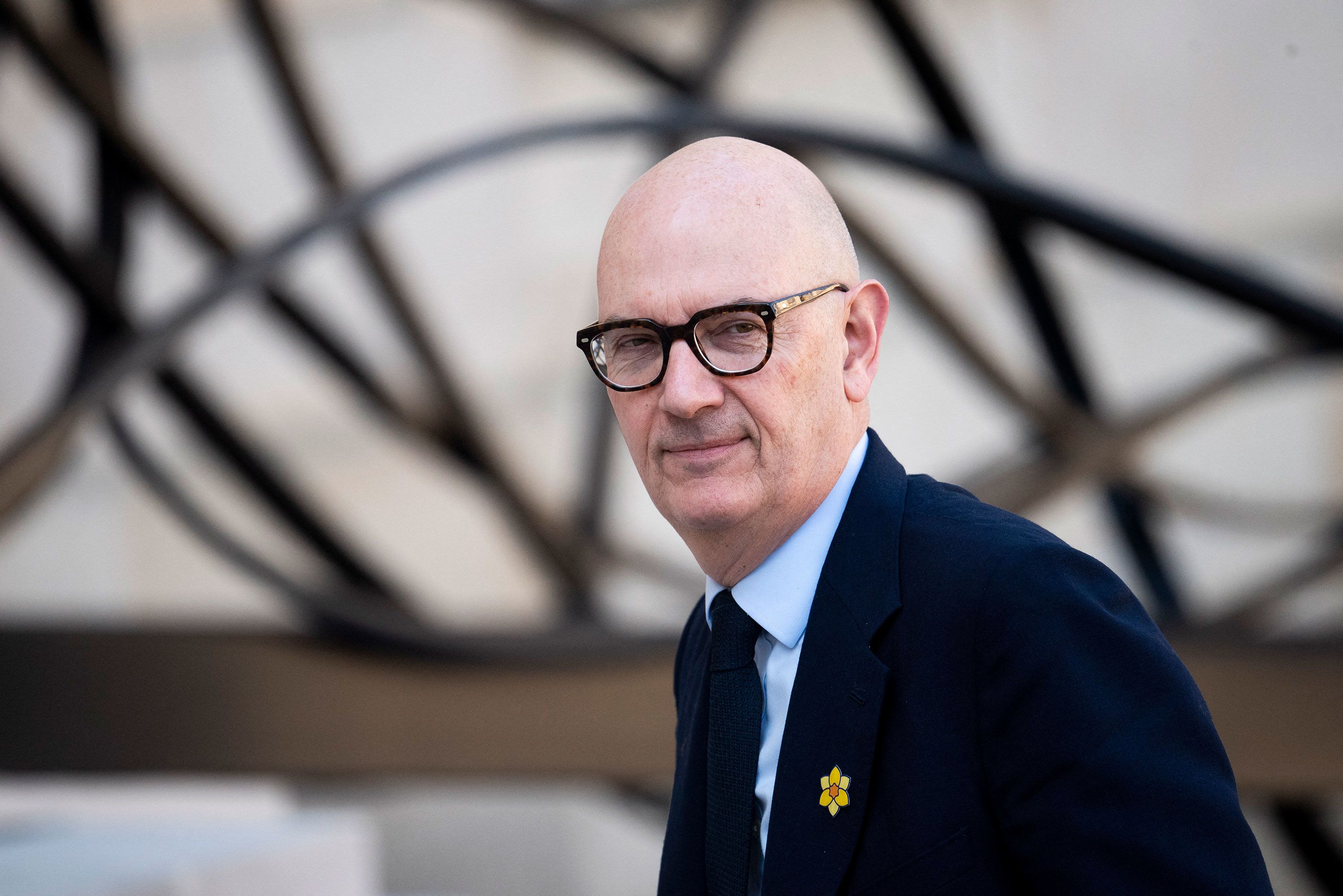 Macron loyalist picked to fix budget mess