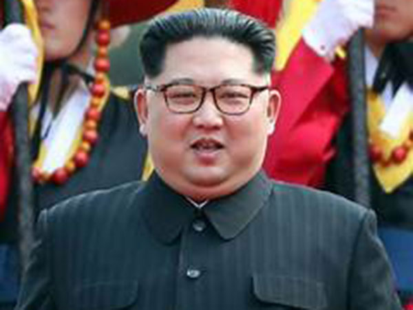 Kim Jong Un may have had heart surgery, based on fresh mark on wrist, experts say