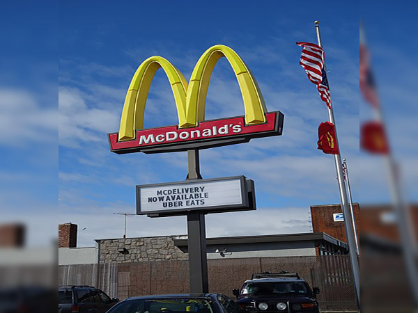 Veteran claims he was kicked out of McDonald's for wearing blade around his neck
