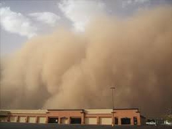 Thousands hospitalized as dust storm sweeps Iraq