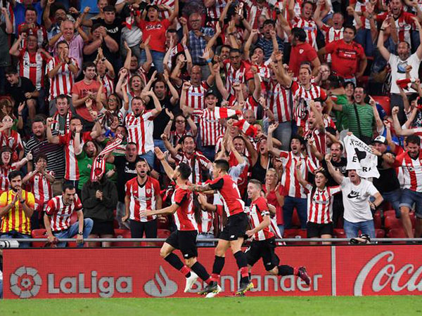 Aduriz wonder goal kicks off La Liga as Athletic Club beat Barca 1-0