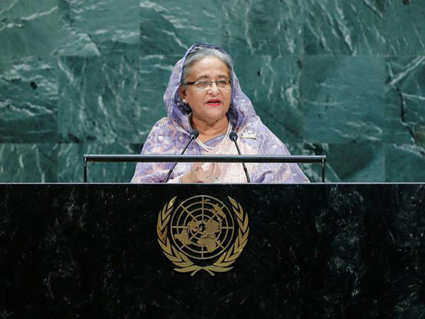 Sheikh Hasina cooks meal for Shakib's wife