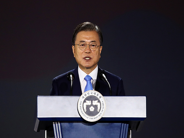 S.Korean president's approval rating falls to 44.2 pct: poll