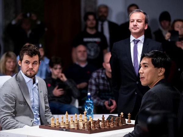 Magnus Carlsen wins FIDE World Rapid Championship in Moscow