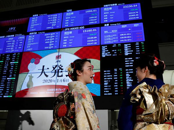 Tokyo stocks advance in choppy morning trade on buybacks