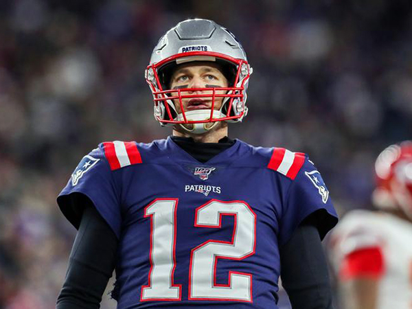 New England Patriots lose to Kansas City Chiefs, ending streak of 21 wins at home