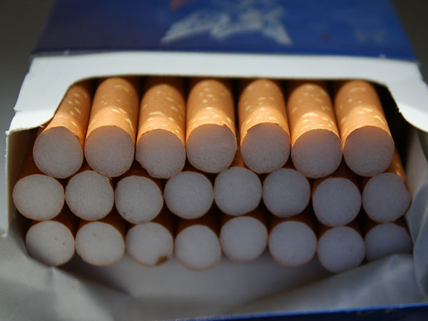 Number of male smokers halved in 20 years: gov't survey
