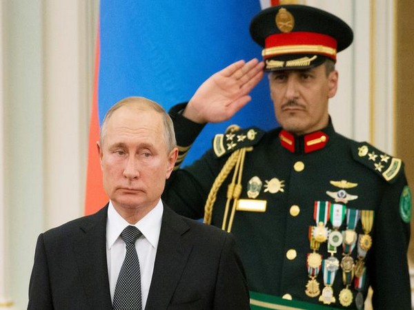 Putin admits he doesn't read Trump's Twitter