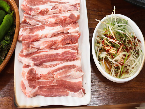 China's pork prices edge up