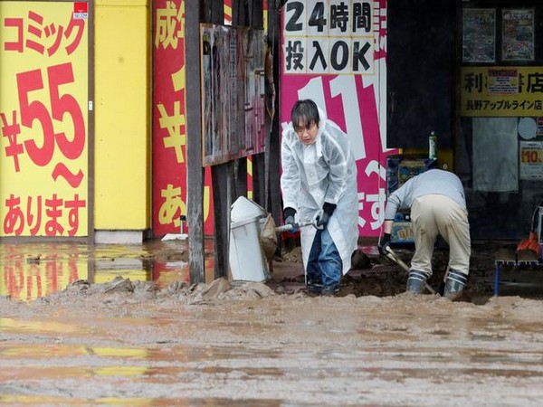 Putin offers his condolences to Japanese PM over human deaths in powerful typhoon