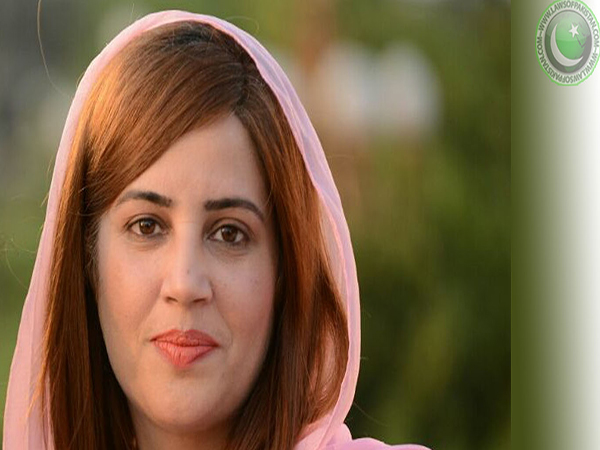 Twitter slams Zartaj Gul for basically calling Lahore's smog fake news