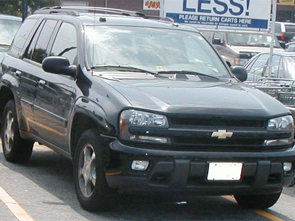SUV barrels through shopping mall in Chicago suburb, driver arrested