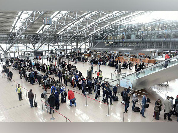 Hamburg airport closed as police deal with 'hostage situation'