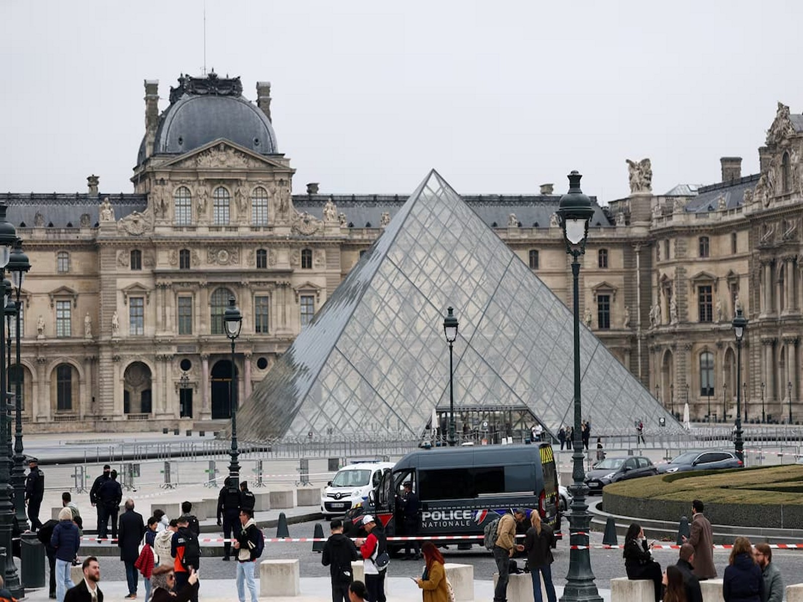 The daring theft at the Louvre Museum: what treasures were lost, what happened to the Mona Lisa?