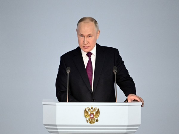Int'l war crimes court issues arrest warrant for Putin