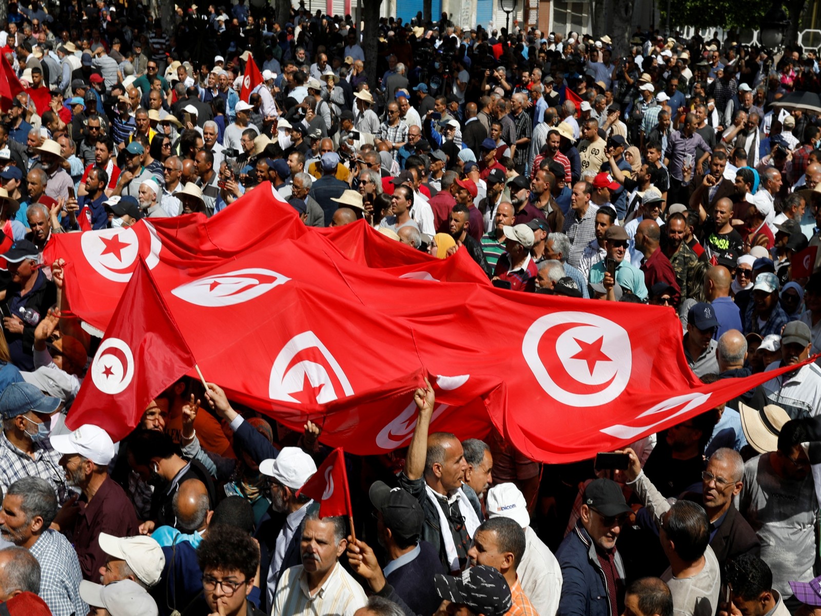 Thousands of Tunisian doctors strike, say health system close to collapse