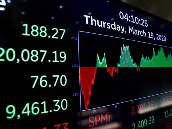 U.S. stocks close higher on solid rise of tech sector
