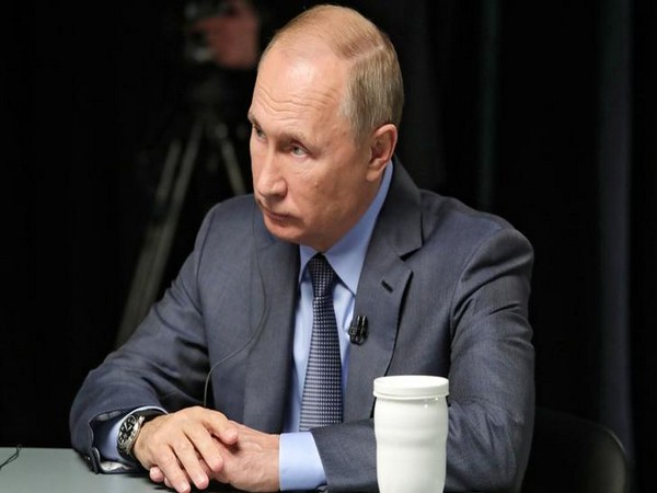 Russia continues to develop advanced weapons - Putin