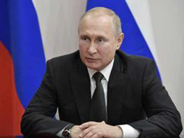Heroes of Russia: Putin awards pilots with country's highest honor for saving 233 lives