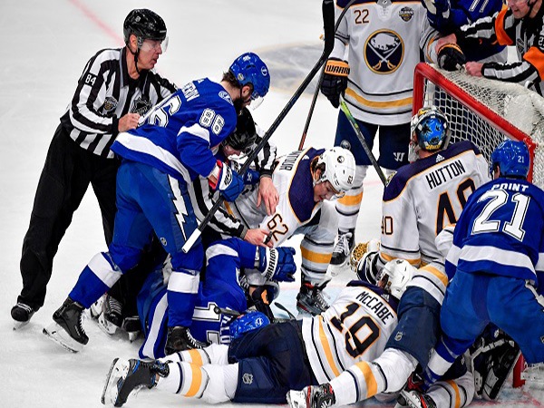 Maple Leafs, Ilya Mikheyev avoid arbitration with 2-year contract