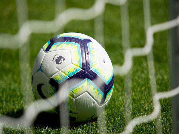 Abahani, Mohammedan retain foreign coaches