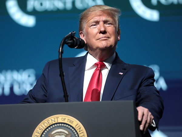 Trump visits Florida as Hurricane Isaias nears