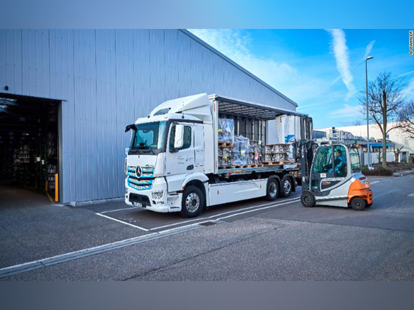 Daimler is building electric trucks to make online shopping greener