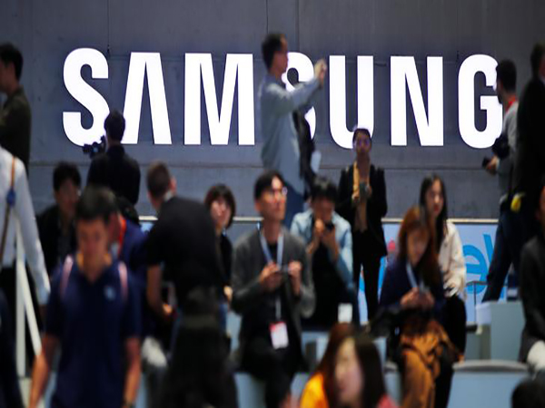 Samsung Electronics Q3 net more than halves on weak chip prices
