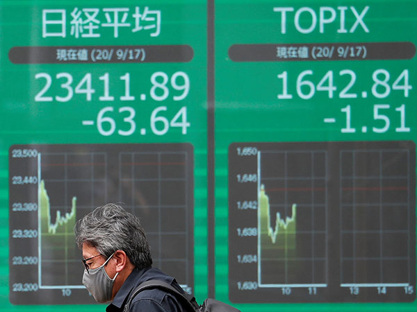 Tokyo stocks drop in morning on virus, geopolitical concerns