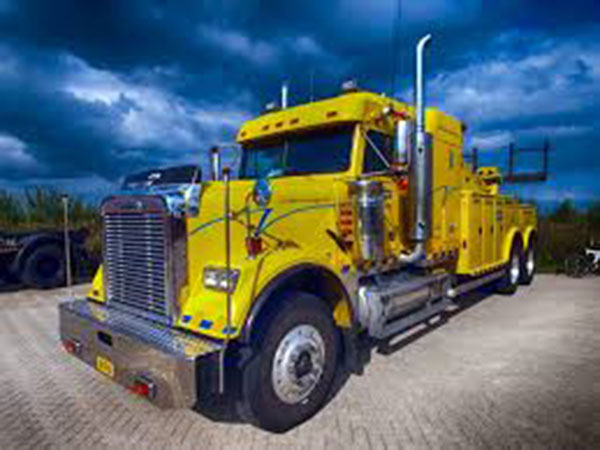 China's heavy truck sales fall in March