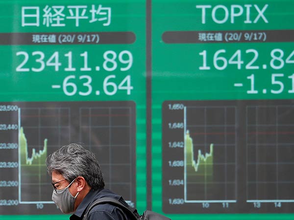 Tokyo stocks closed mixed on hopes for economic recovery, ex-dividend selling