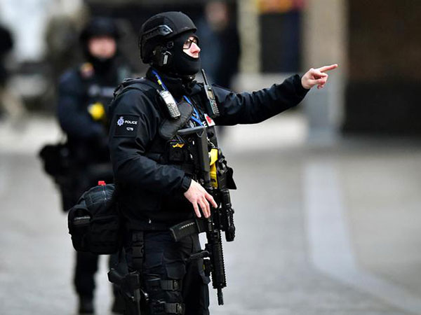 London attacker who stabbed 2 was recently freed from jail for terror offenses