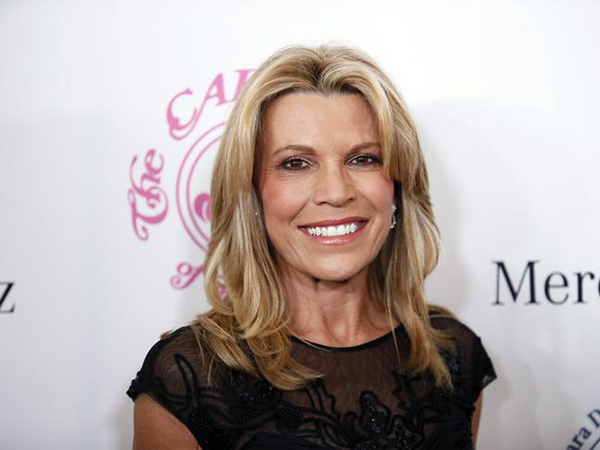 Vanna White hosts 'Wheel of Fortune' for the first time -- and fans are loving it