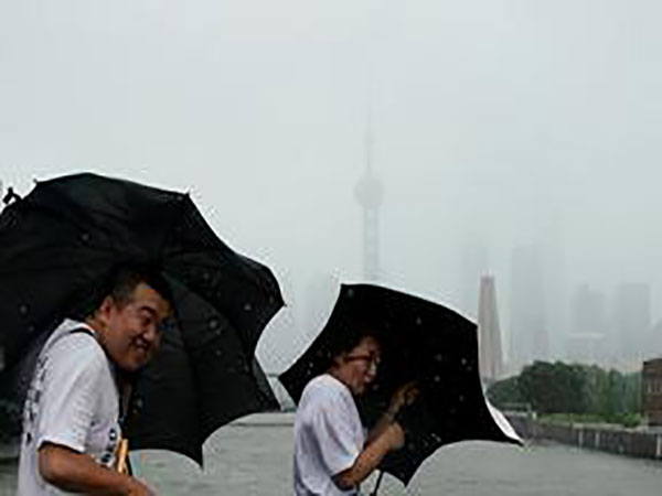 Storm threatens to disrupt travel in Japan