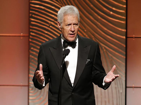 'Jeopardy' contestant who loses after being overcome by nerves gets support from viewers