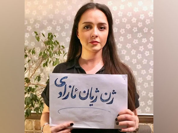 Iranian authorities release prominent actress TaranehAlidoosti on bail