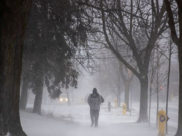 Hundreds of thousands without power in Canada after ice storm