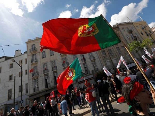 Portuguese new government sworn in