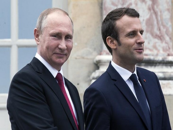 Putin, Macron discuss migrant crisis, Ukraine by phone