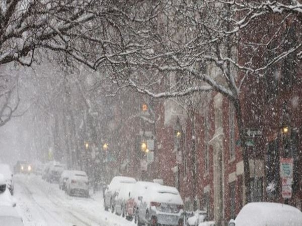 Massive snowstorm closes schools, grounds flights in U.S. heartland
