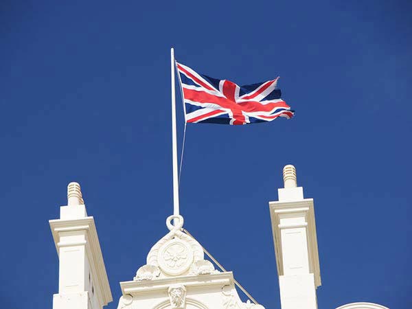 UK evacuates diplomats and families from Sudan