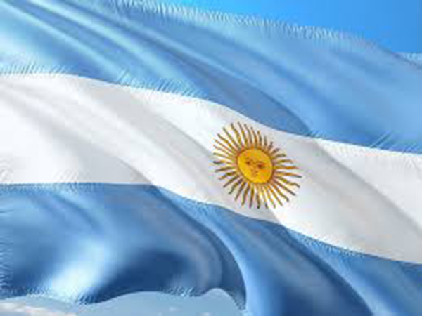 Argentina in defaults as talks with bondholders continue