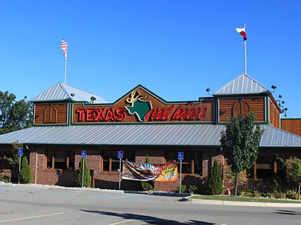 Texas restaurant pays server $2,000 tip after customer allegedly left fraudulent payment