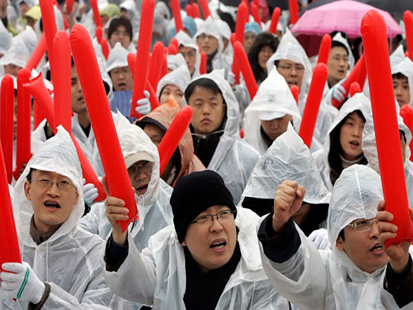 Gov't calls for doctors to pull back nationwide strike