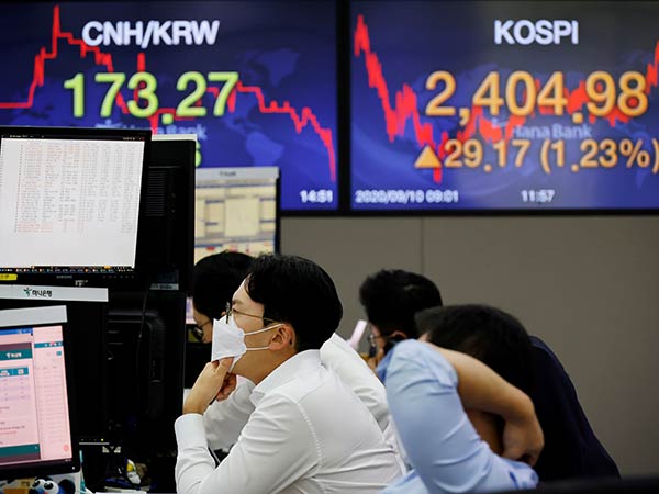 Seoul stocks tumble to over 1-month low on withering global recovery hopes