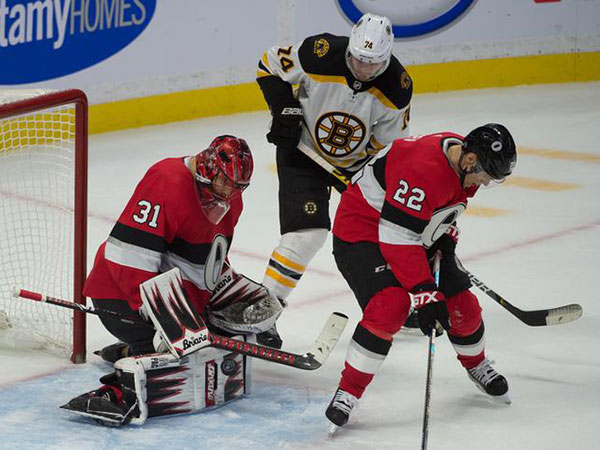 Duclair scores twice as Senators stun 1st-place Bruins