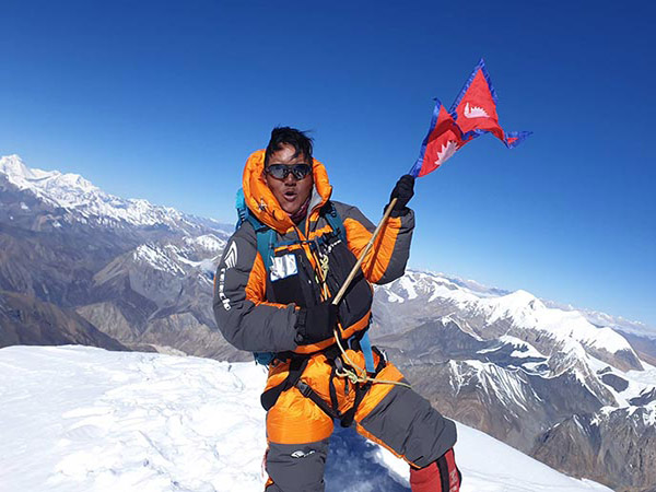 UAE Army team, Sherpa climbers scale Himlung Himal