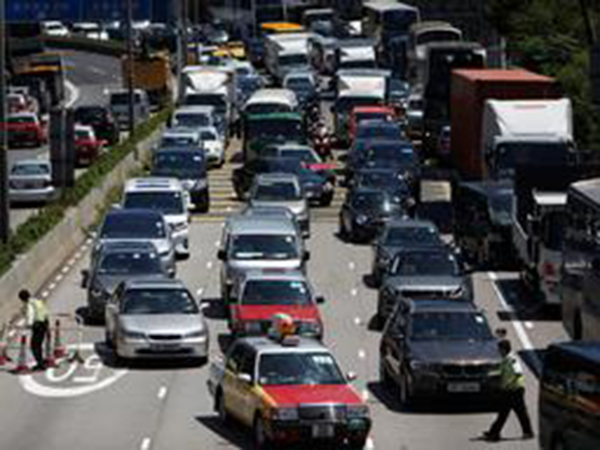 Multi-vehicle accident causes traffic chaos in UAE on first day of Eid